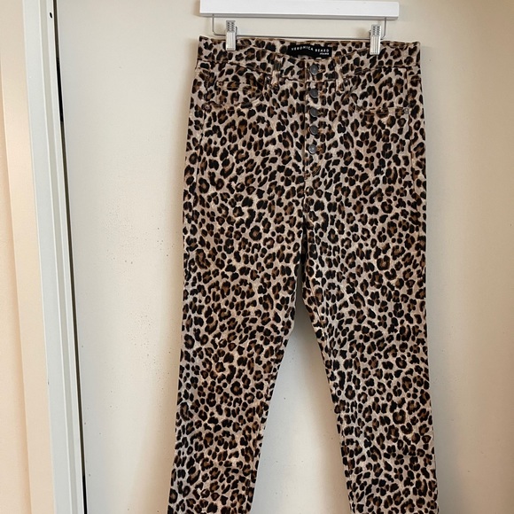 Veronica Beard Debbie 10” Skinny in Leopard - Picture 4 of 7